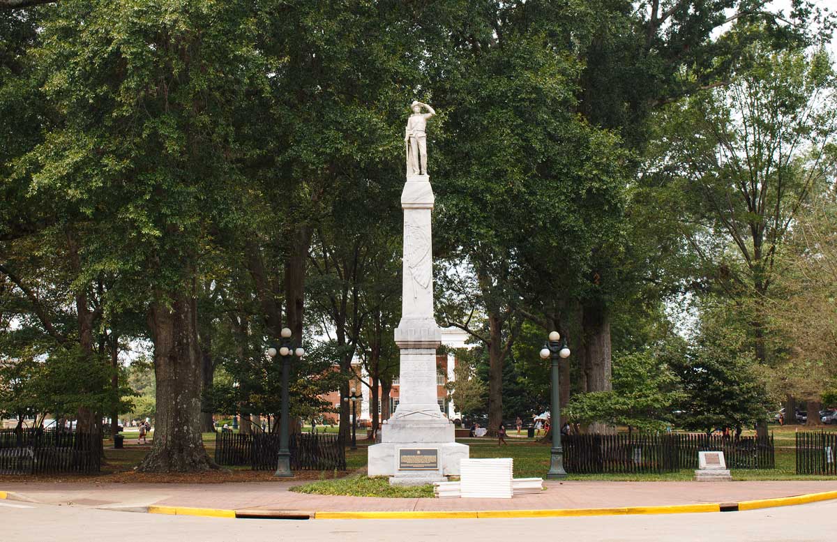 Oxonians debate fate of Confederate statue