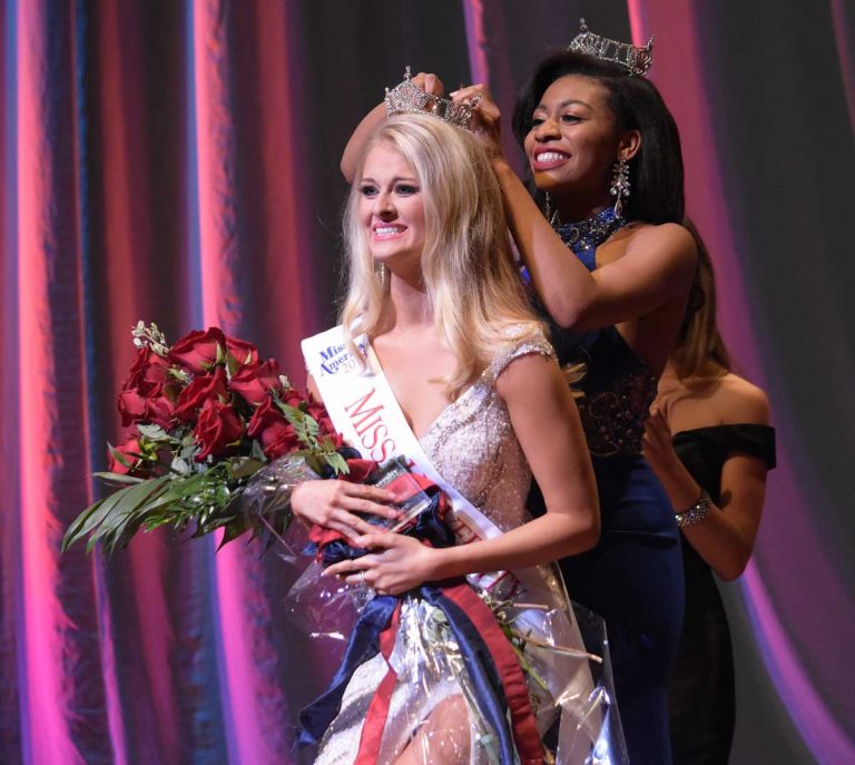 Charley Ann Nix wins Miss University pageant The Daily Mississippian