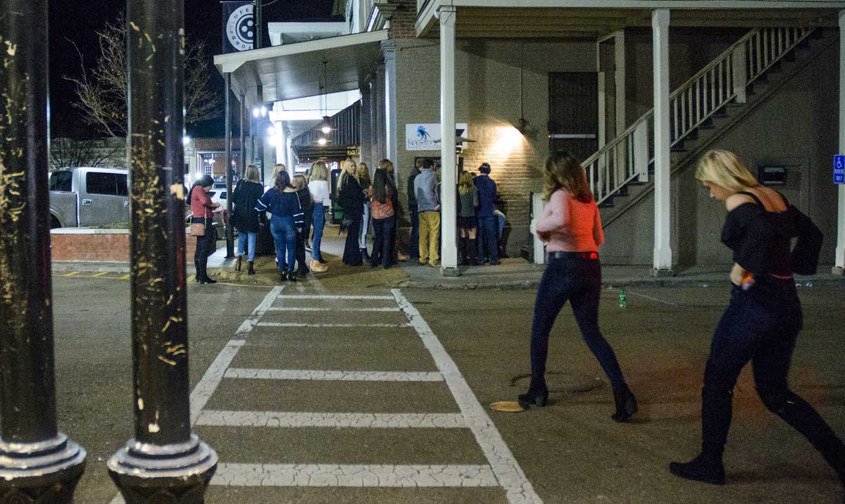 Community reacts to extension of Square bar hours