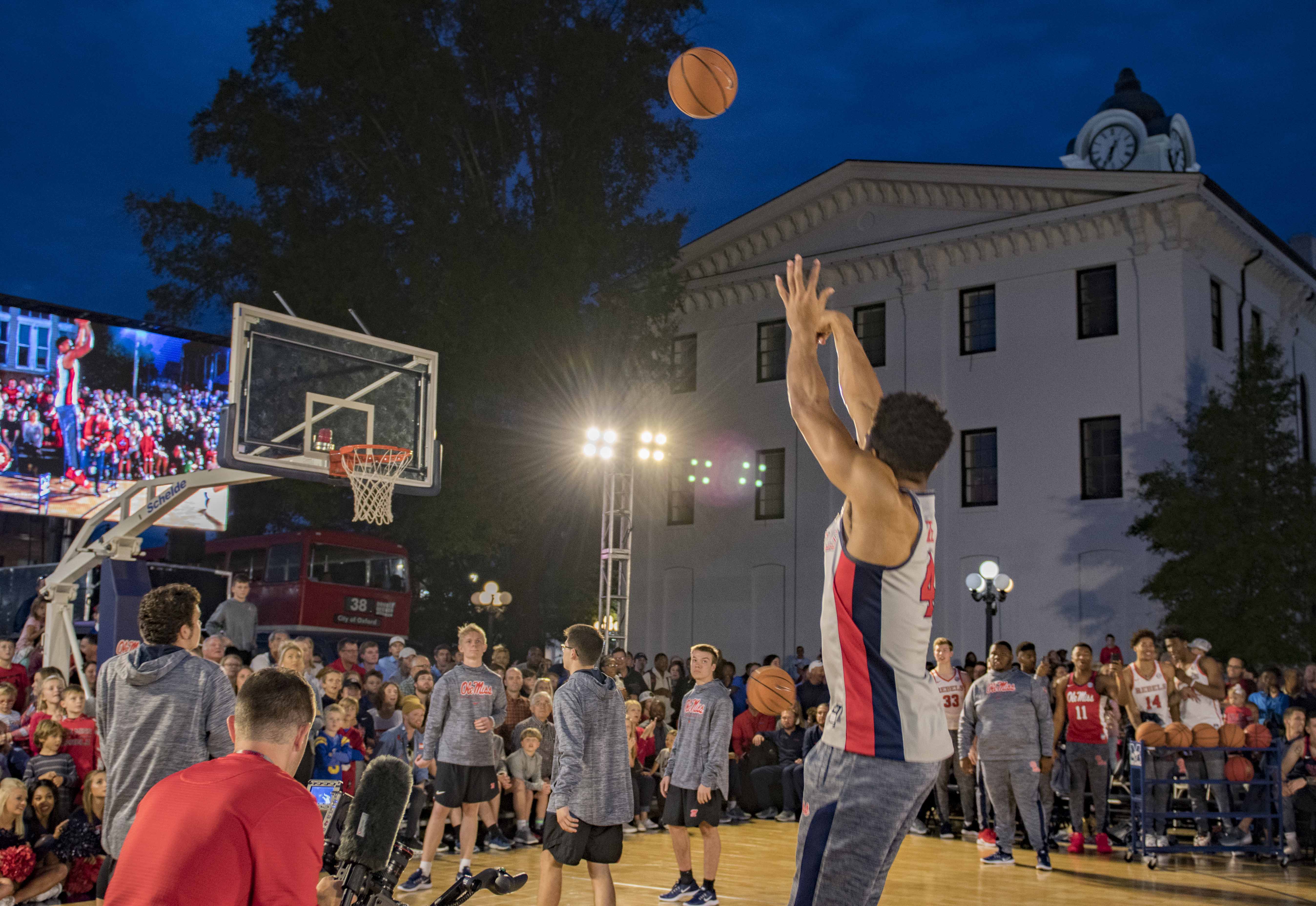 GALLERY: Ole Miss hosts Square Jam after two-year break