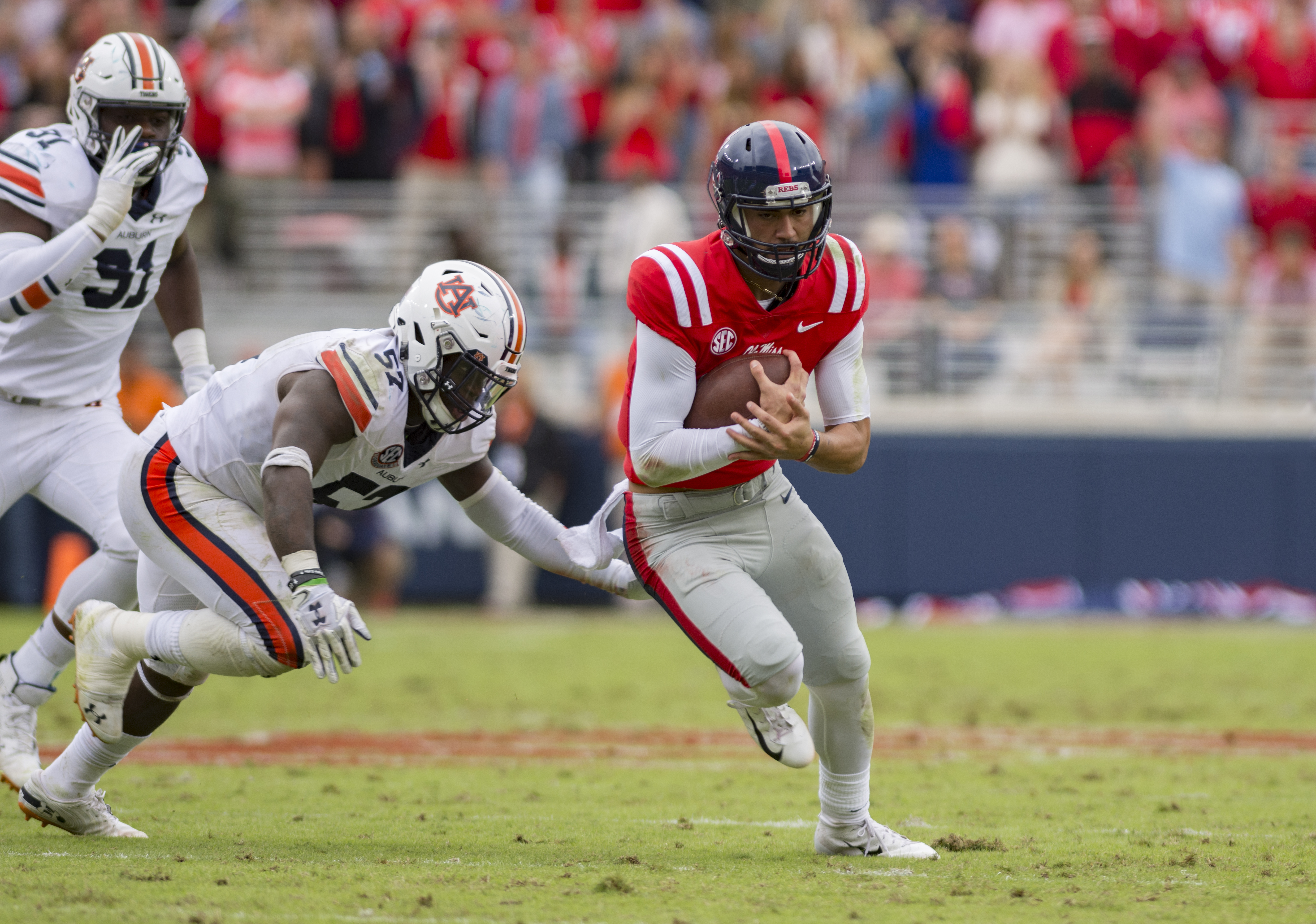 Ole Miss falls to Auburn 31-16 in sloppy offensive performance