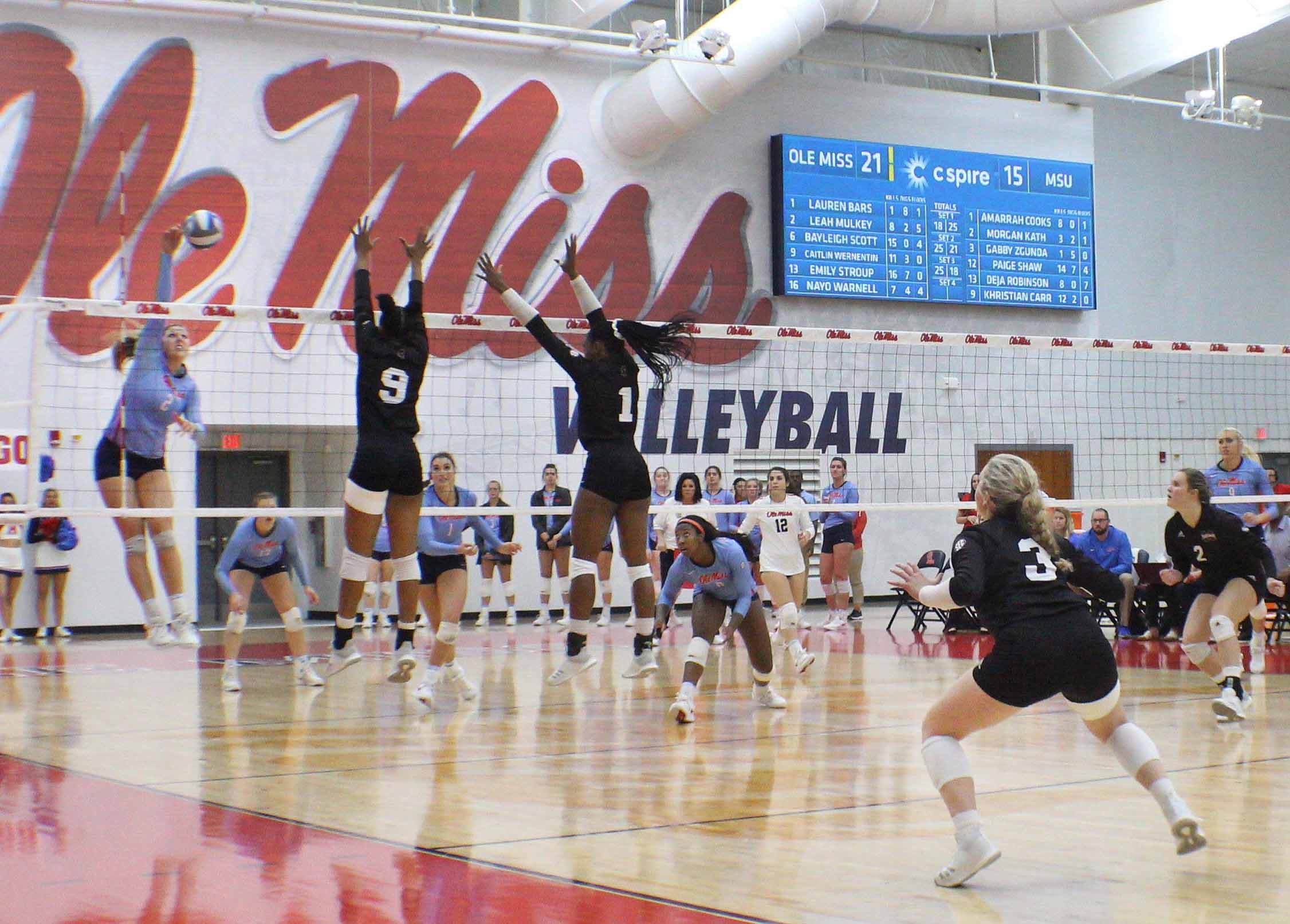 Volleyball splits weekened matches with Florida and State