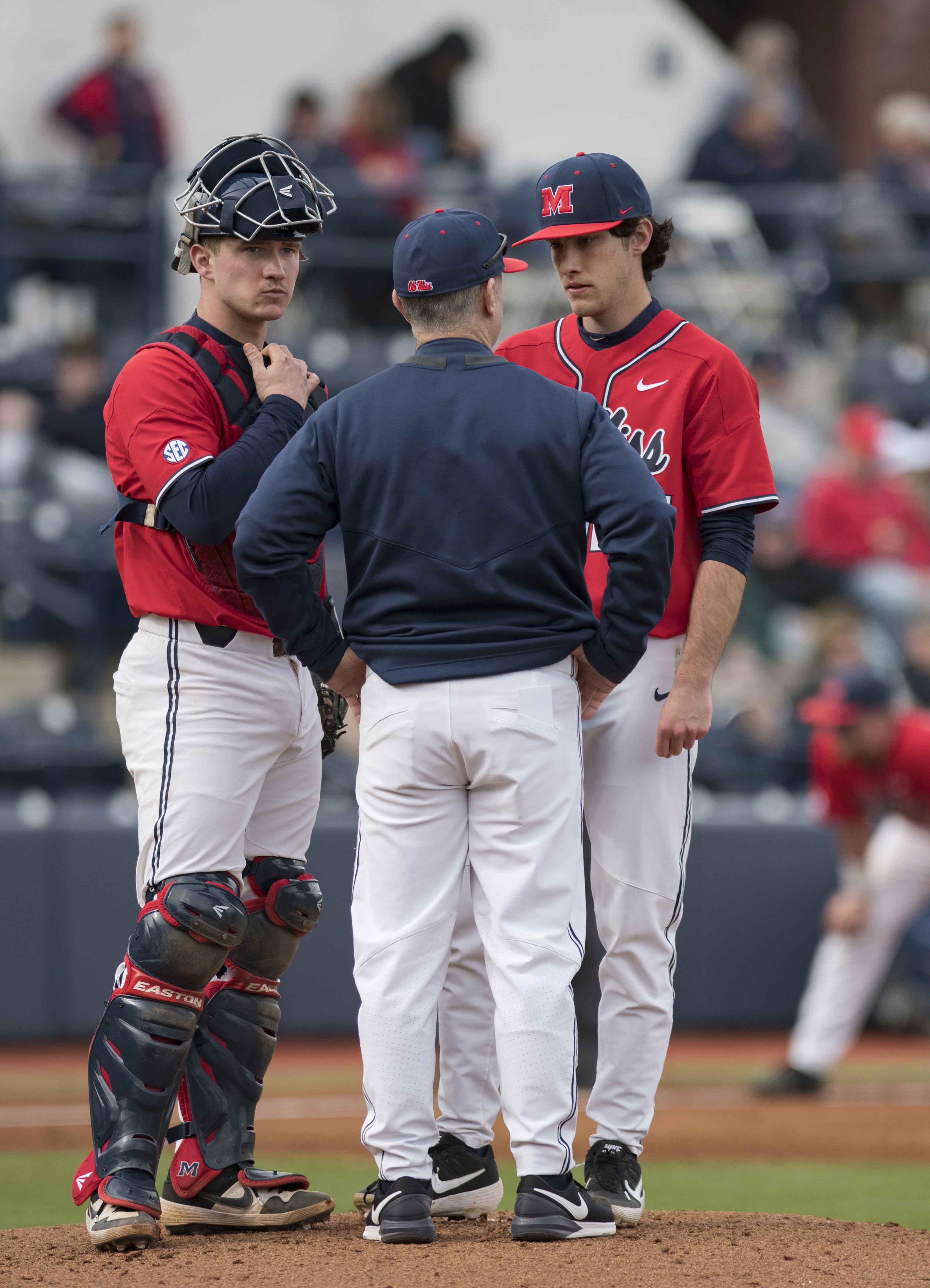 Bases loaded: Rebels sweep Dirtbags, improve to 8-2 on the year
