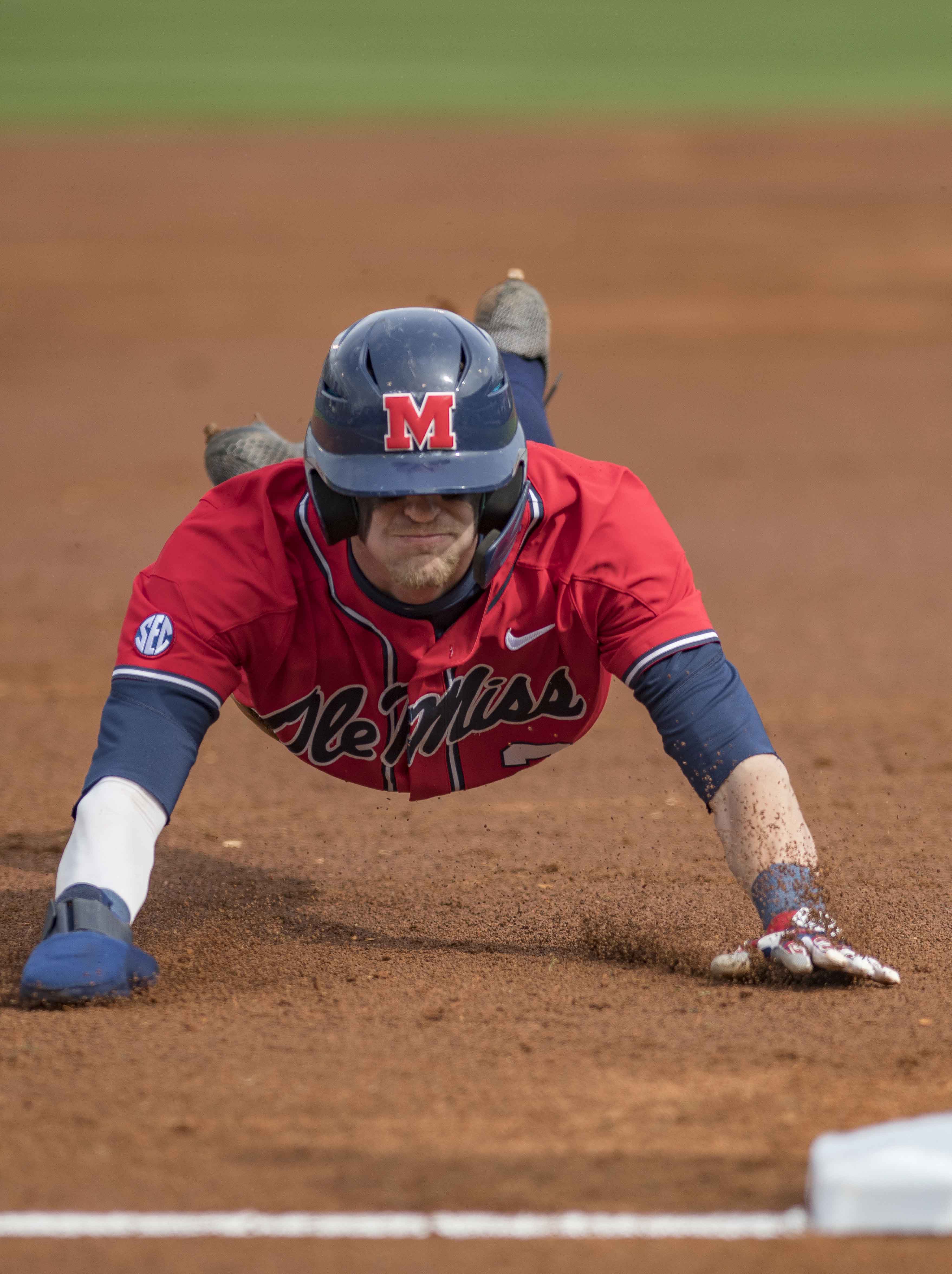 Bases loaded: Rebels sweep Dirtbags, improve to 8-2 on the year