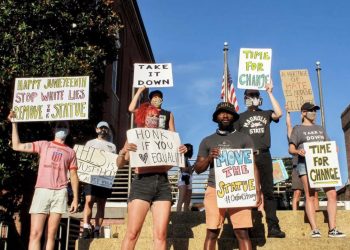 Board of Supervisors hears arguments over courthouse Confederate Monument