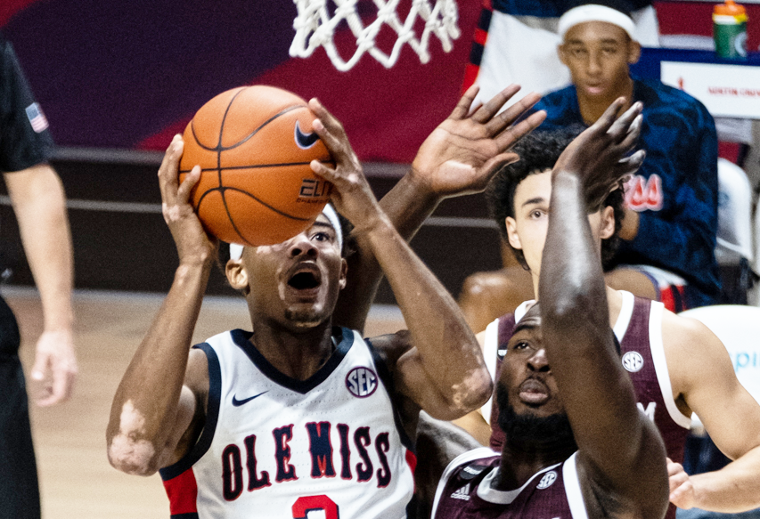Men’s basketball falls to Arkansas, 7459 The Daily Mississippian