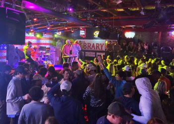 Despite lifted restrictions, some Oxford businesses continue mask requirements