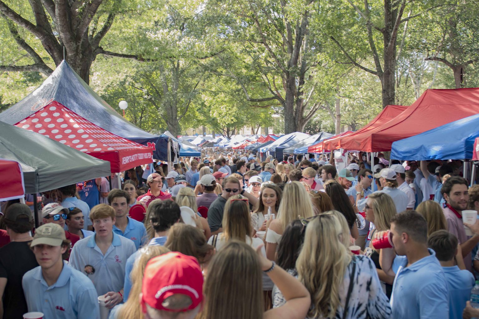 Play By Play An Ultimate Guide To The Ole Miss Football Experience The Daily Mississippian