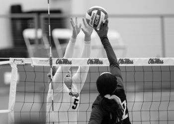 Ole Miss Women’s Volleyball beats Texas A&M Aggies in a five set match