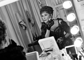Broadway photographer goes back to her roots