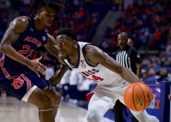 Men’s basketball continues the season’s struggles against Mizzou