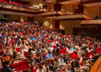 Mireya Mayor to speak at 2022 Honors Spring Convocation