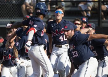 Rebs stay hot in Omaha, beat Auburn 5-1