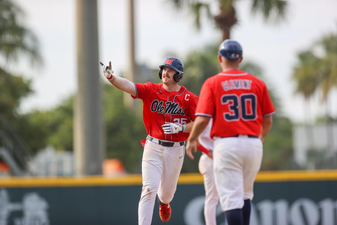 Baseball Outlasts Arizona in Coral Gables Regional Opener - Ole