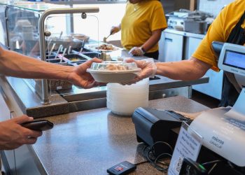 ‘Either Aramark or us:’ Open letter to students alleges mistreatment of UM dining workers