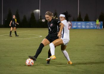 Soccer beats Kentucky 2-1 to remain unbeaten