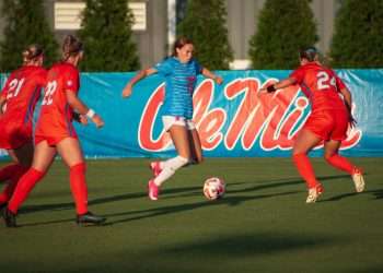 Rebels move to 2-0 in conference play, beating Gators 1-0