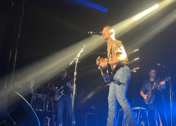 Review: Scotty McCreery uses southern charm on audience at The Lyric