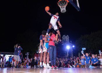 Annual Square Jam lights up the Oxford Square