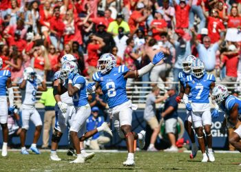 Ole Miss narrowly beats Kentucky, stays undefeated