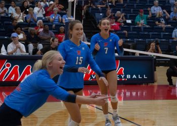 Volleyball wraps up doubleheader vs. LSU with win