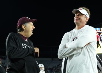 “I can’t imagine college football without him”: Football world mourns death of Mississippi State head coach Mike Leach