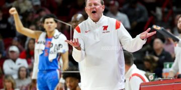 Ole Miss runs out of gas against Arkansas, lose 69-57