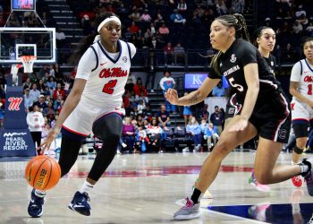 Women’s basketball falls to South Carolina