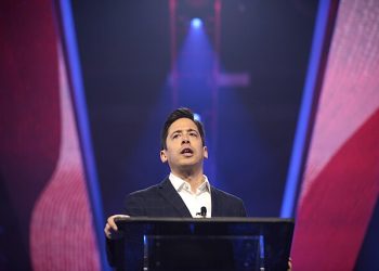 Michael Knowles lambasts “transgenderism,” “wokeness” during campus appearance