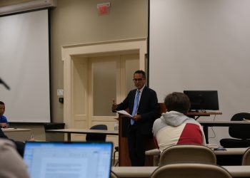 Author Roosevelt Montás champions free thinking, liberal arts