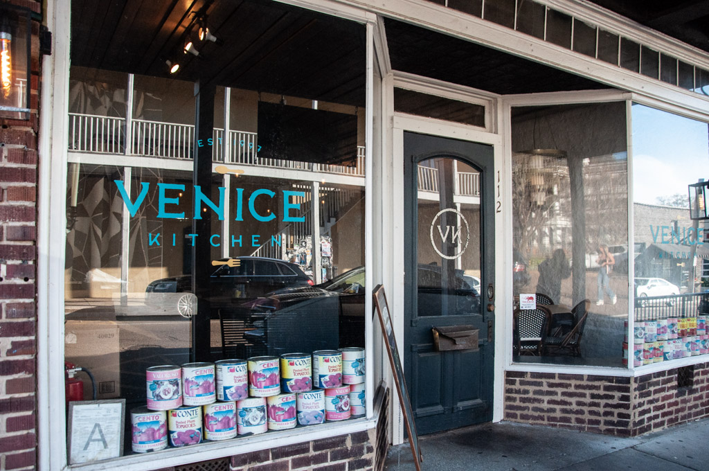 Can local restaurants survive the fast food influx? - The Daily Mississippian - Vimarsana News
