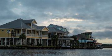 ‘We’re going to hit that wall:’ Bay St. Louis fights a losing battle against nature and insurance