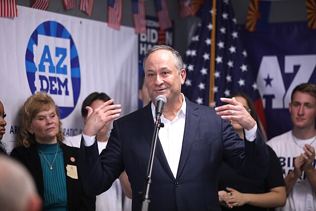 Second Gentleman Doug Emhoff raises money at Oxford campaign event