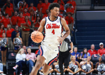 Ole Miss Men’s Basketball dominates in exhibition game against Illinois