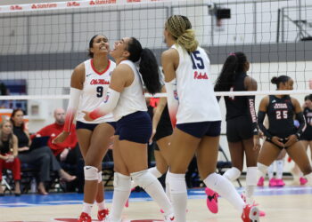 Ole Miss Volleyball splits first SEC weekend