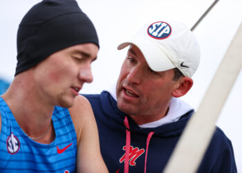 How do the cross country championships work?