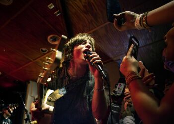 Proud Larry’s gives Oxford The Runarounds with ‘Outer Banks’-featured band