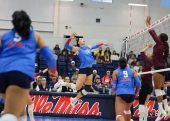 Volleyball drops matches against No. 2 Texas, No. 9 Texas A&M