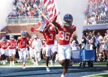 No. 4 Ole Miss dodges upset in 24-21 nail-biter against Washington State