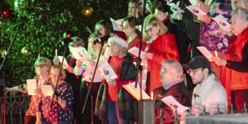 Let’s get lit: Oxford Square plugs into the holiday spirit