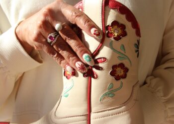 Lainey Wilson’s boot pop-up steps into Oxford