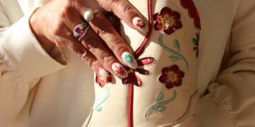 Lainey Wilson’s boot pop-up steps into Oxford