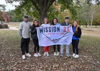 Mental health organization remembers suicide victims with Lamar Park walk