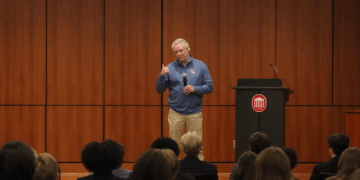 Chancellor Glenn Boyce looks to the future at ASB informal senate