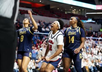 Women’s basketball stages comeback against Notre Dame, falls to Kansas State by one