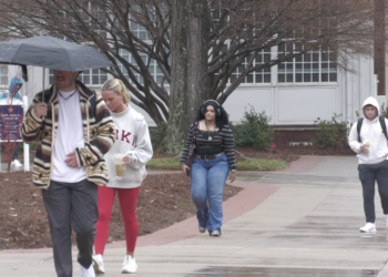 Students prepare for freezing temperatures