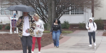 Students prepare for freezing temperatures