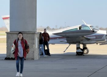 Retired Air Force pilot offers way home to students trapped in Oxford by Winter Storm Fern