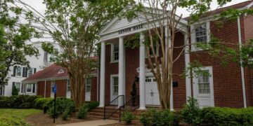 Pro chef teaches fine dining to nutrition and hospitality students