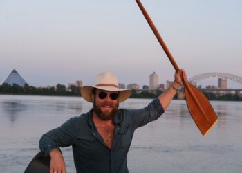 Matthew Burdine pushes his canoeing tours out into the Mississippi River